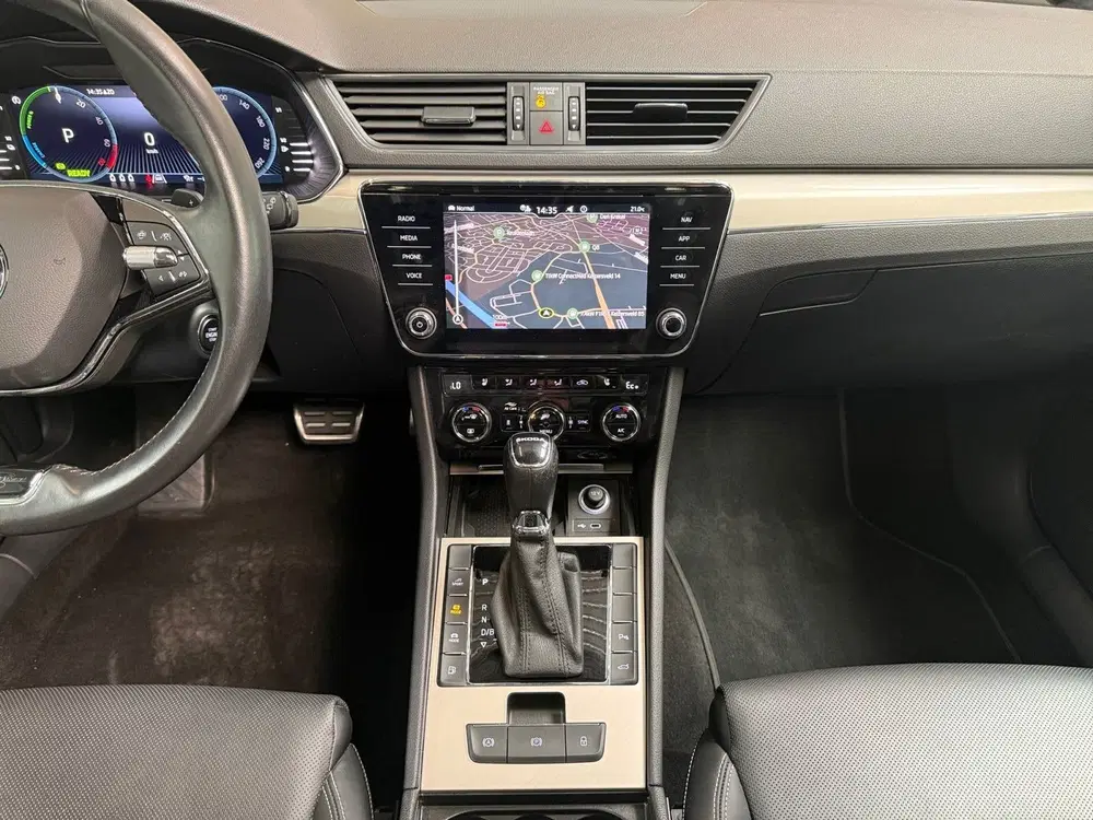 Skoda Superb 1.4 TSI iV Laurin & Klement I Panoramadak uit 2023, foto 9