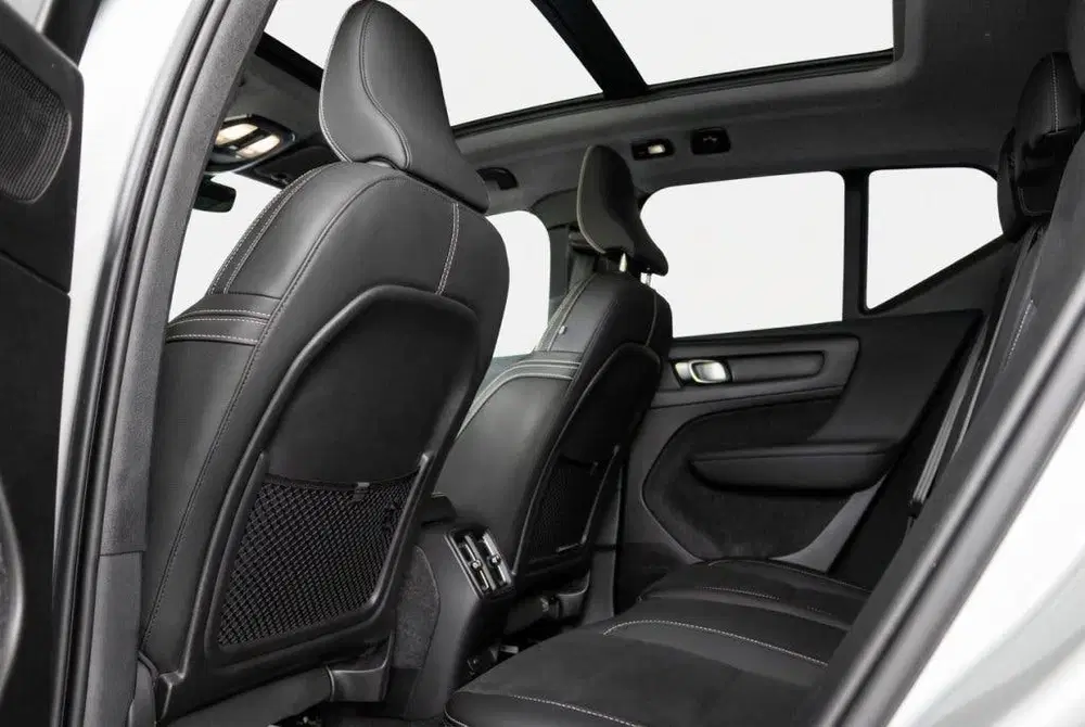 Volvo XC40 Single Motor Extended Range Ultimate 82 kW uit 2024, foto 9