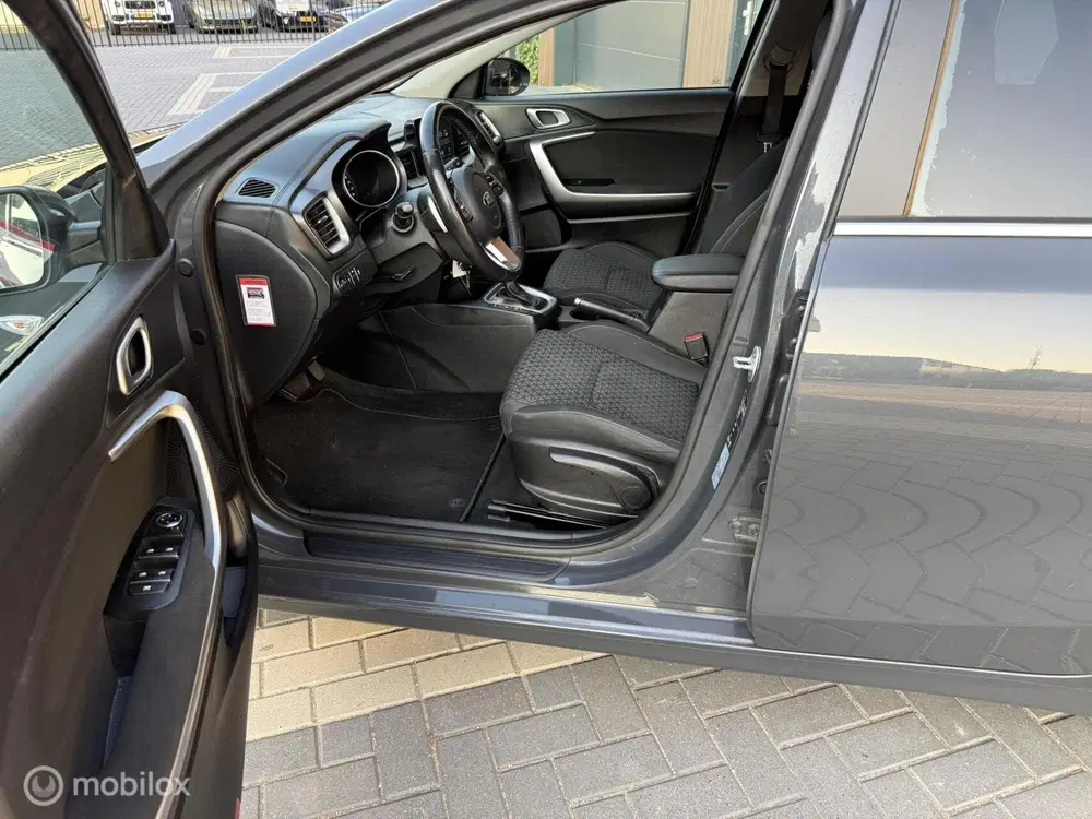 Kia Ceed 1.4 T-GDi DynamicLine Automaat uit 2019, foto 13