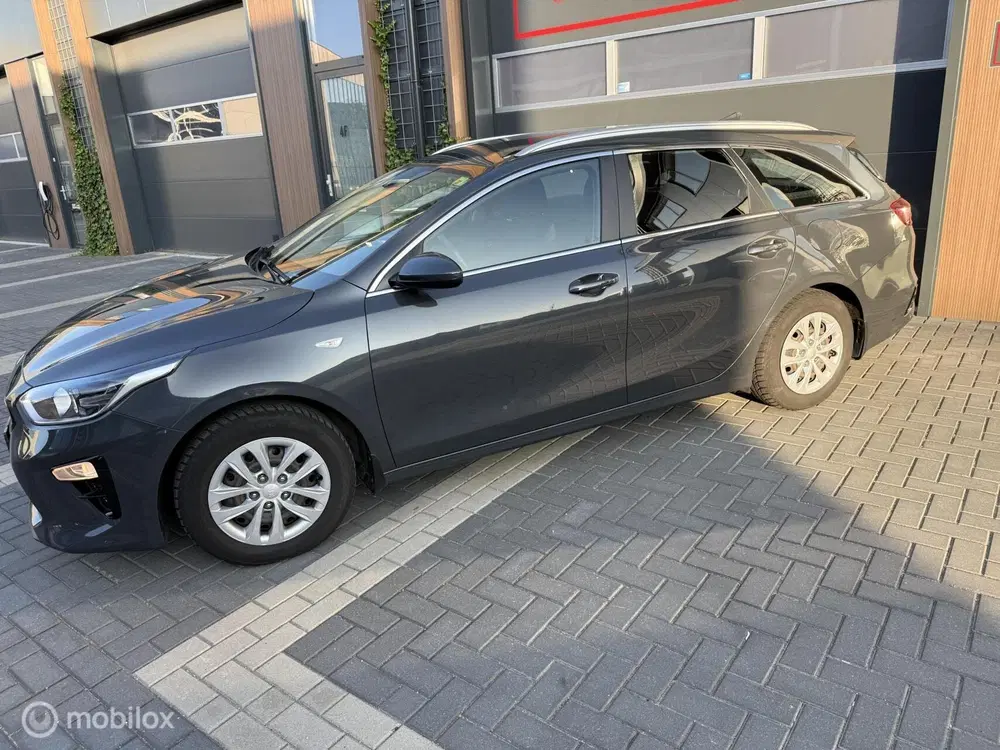 Kia Ceed 1.4 T-GDi DynamicLine Automaat uit 2019, foto 14