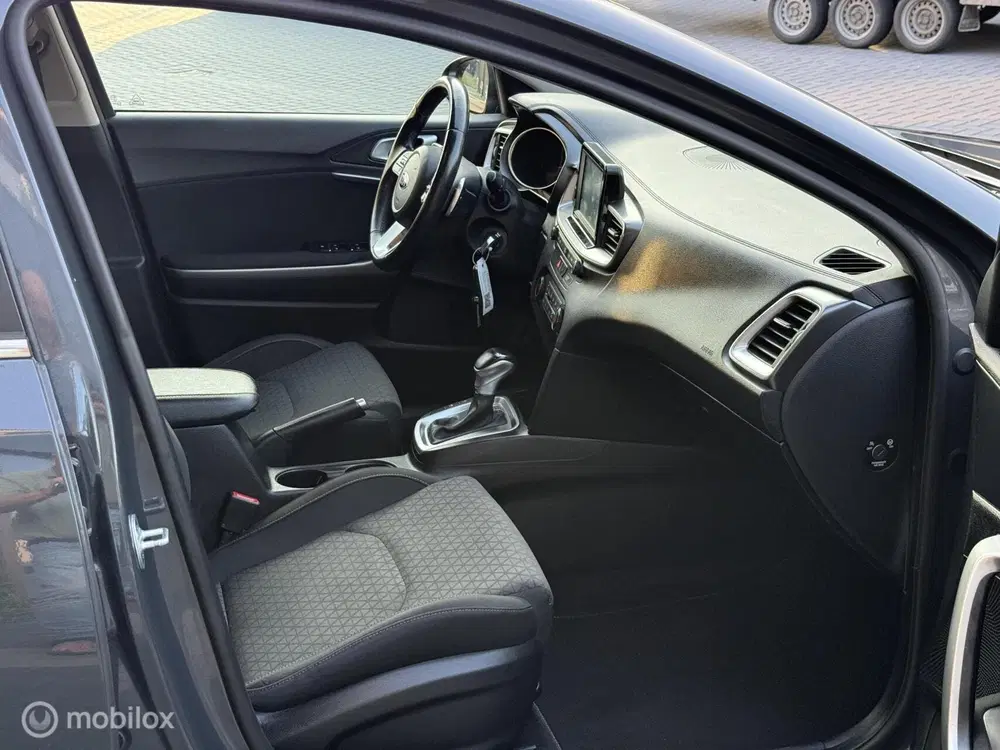 Kia Ceed 1.4 T-GDi DynamicLine Automaat uit 2019, foto 5