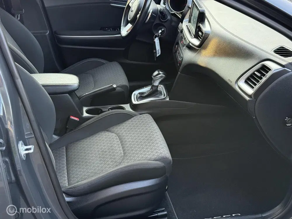 Kia Ceed 1.4 T-GDi DynamicLine Automaat uit 2019, foto 7