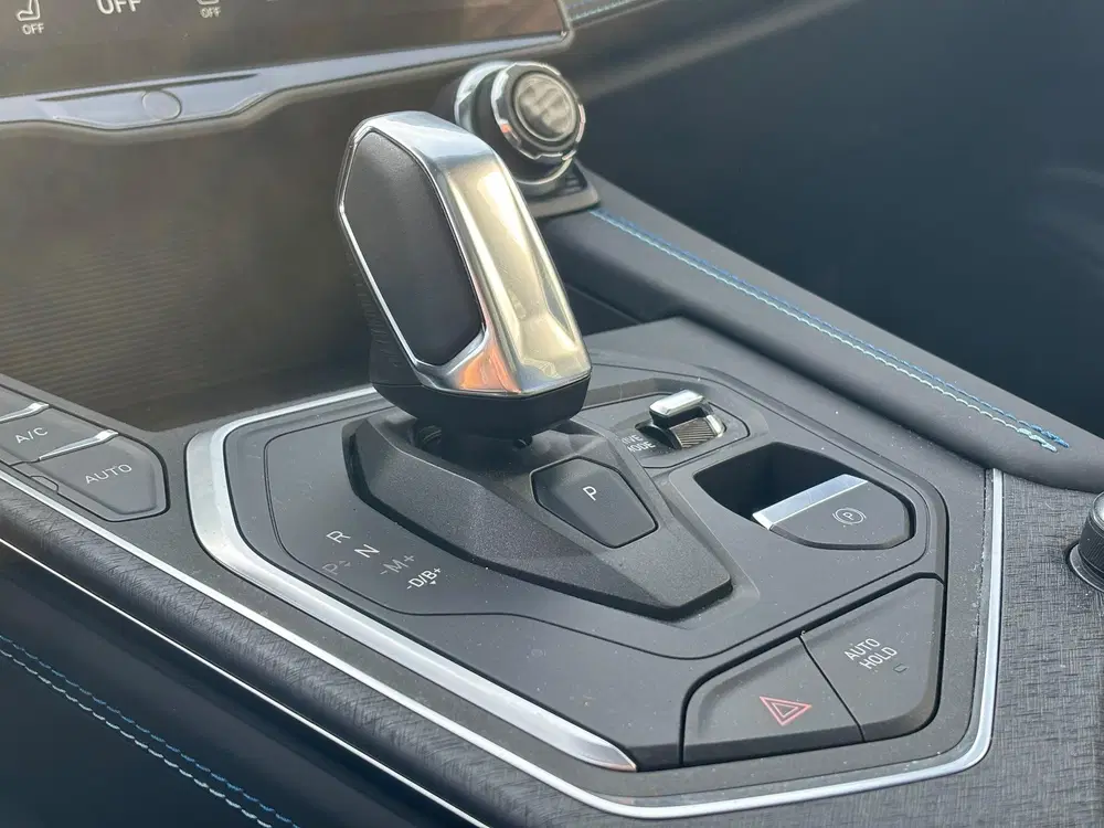 Lynk & Co 01 1.5 Plug-in Hybrid uit 2025, foto 10