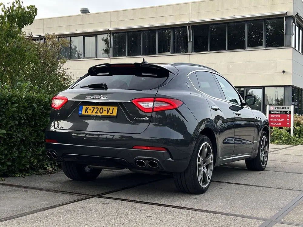 Maserati Levante 3.0 V6 D AWD GranLusso uit 2019, foto 2
