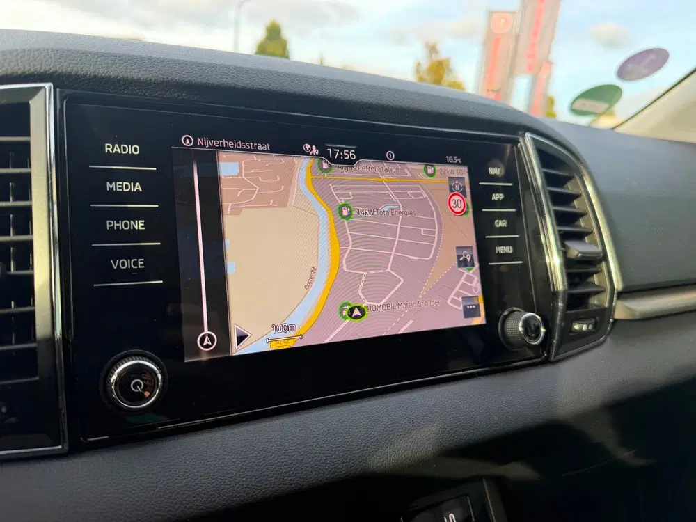 Skoda Karoq 1.5 TSI ACT Business Edition AUT uit 2023, foto 3