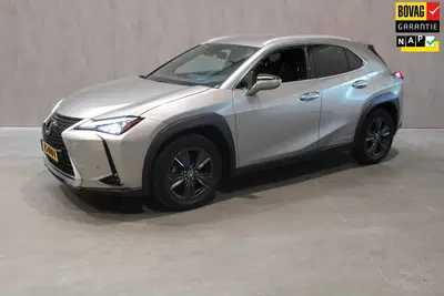 Lexus UX 250h First Edition Camera uit 2019