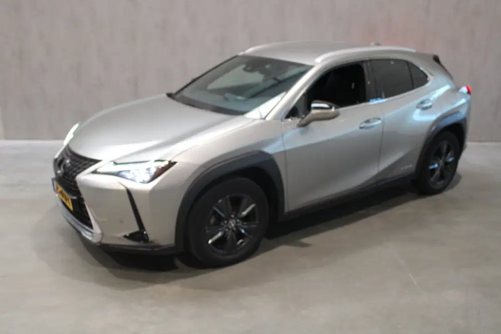 Lexus UX 250h First Edition Camera uit 2019, foto 2