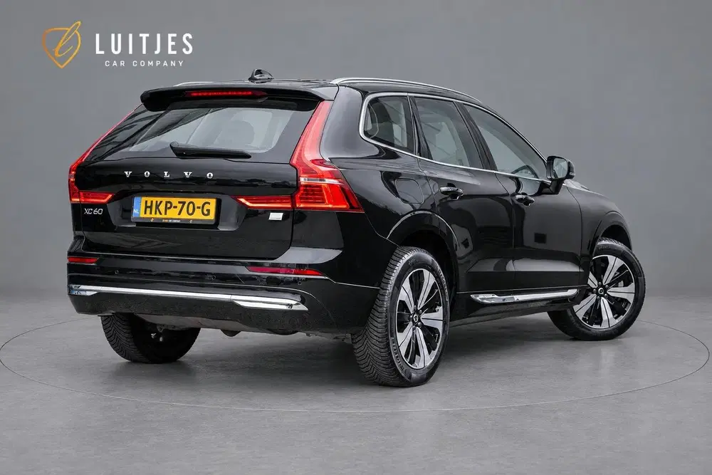 Volvo XC60 2.0 T6 Plug-In Hybrid AWD Plus Bright Pano uit 2024, foto 2
