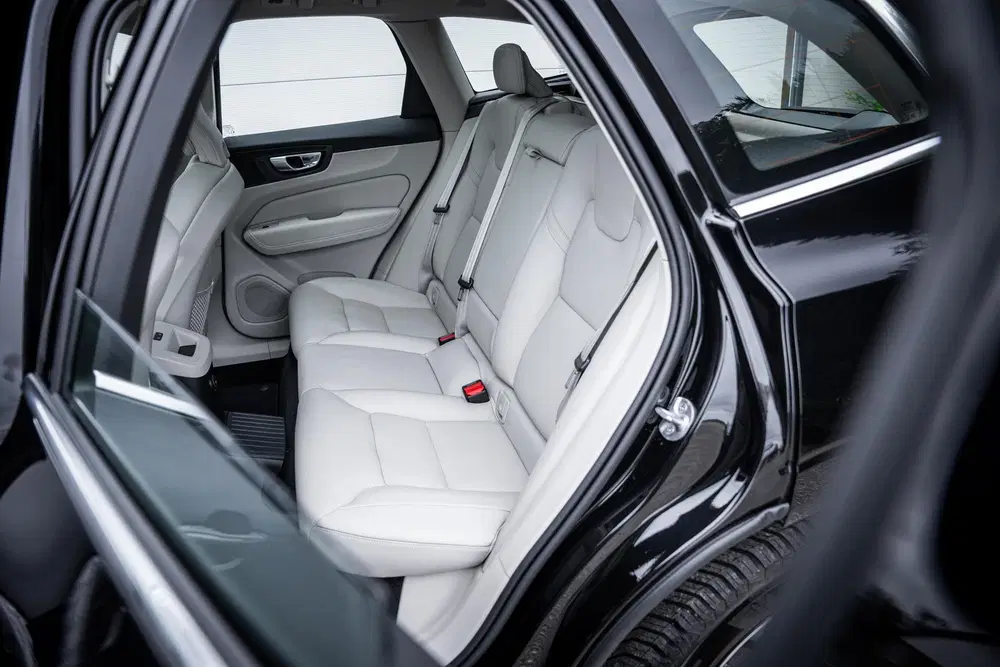 Volvo XC60 2.0 T6 Plug-In Hybrid AWD Plus Bright Pano uit 2024, foto 5