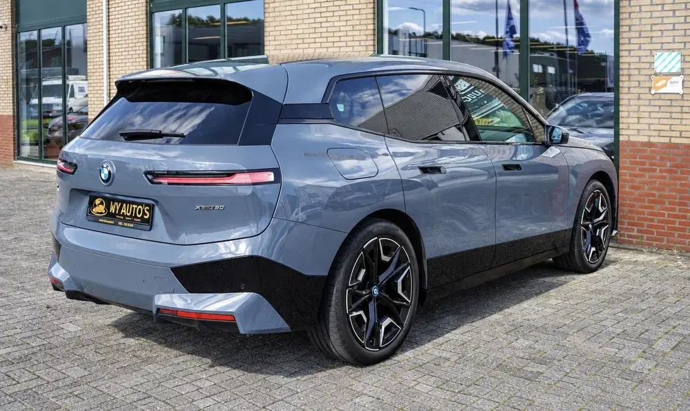 BMW iX xDrive50 112 kWh M-Sport uit 2023, foto 10