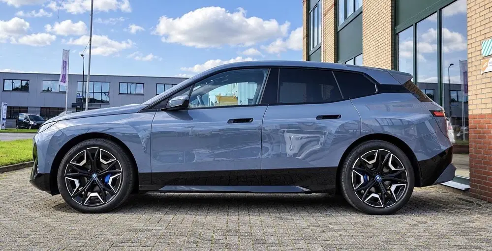 BMW iX xDrive50 112 kWh M-Sport uit 2023, foto 13