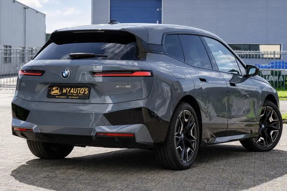 BMW iX xDrive50 112 kWh M-Sport uit 2023, foto 3