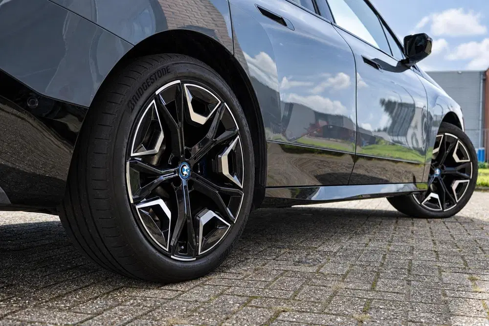 BMW iX xDrive50 112 kWh M-Sport uit 2023, foto 4