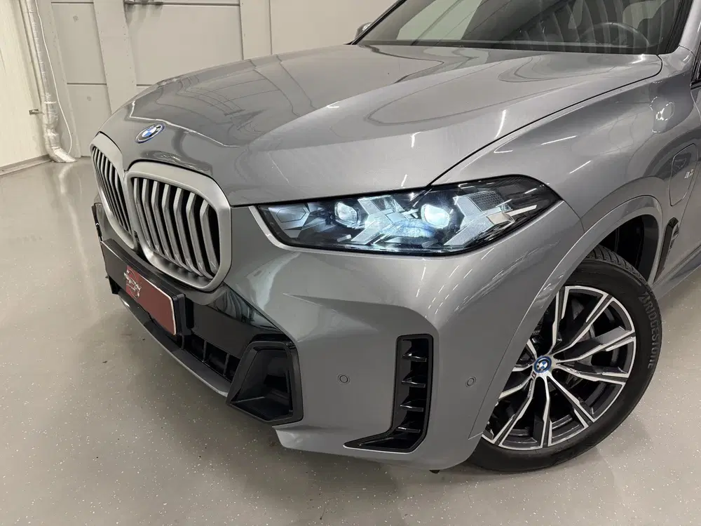 BMW X5 xDrive50e M-Sport SKYSCRAPER uit 2023, foto 3