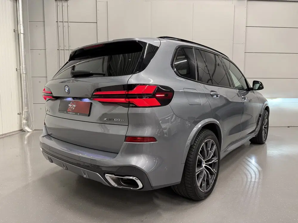 BMW X5 xDrive50e M-Sport SKYSCRAPER uit 2023, foto 8