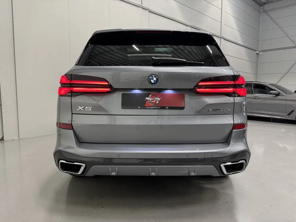 BMW X5 xDrive50e M-Sport SKYSCRAPER uit 2023, foto 9
