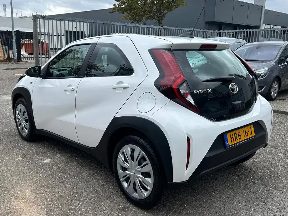 Toyota Aygo X 1.0 Vvt-i MT 72pk 2025 Wit (BTW Auto ) uit 2025, foto 4