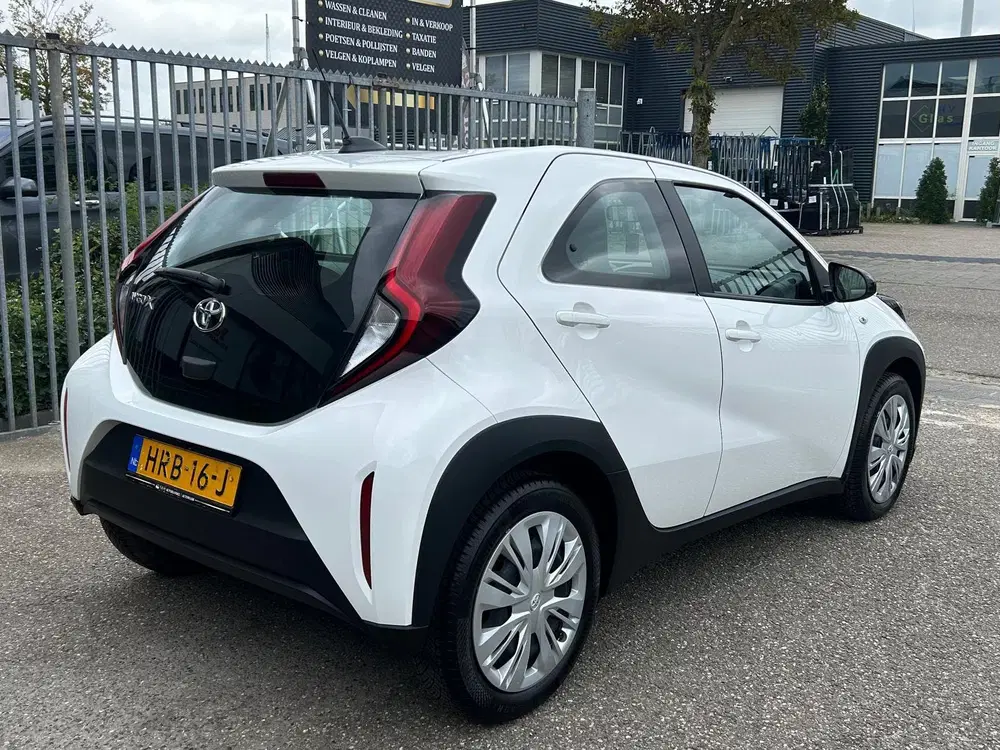 Toyota Aygo X 1.0 Vvt-i MT 72pk 2025 Wit (BTW Auto ) uit 2025, foto 5