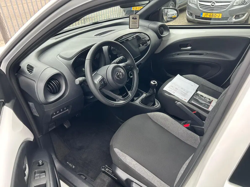 Toyota Aygo X 1.0 Vvt-i MT 72pk 2025 Wit (BTW Auto ) uit 2025, foto 7