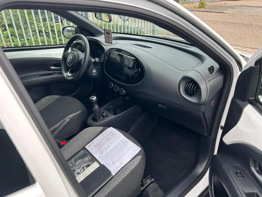Toyota Aygo X 1.0 Vvt-i MT 72pk 2025 Wit (BTW Auto ) uit 2025, foto 8