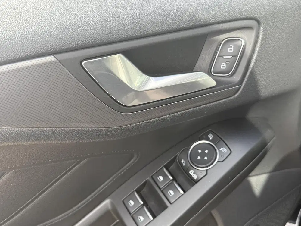 Ford Focus 1.0 EcoBoost Titanium Business uit 2020, foto 12
