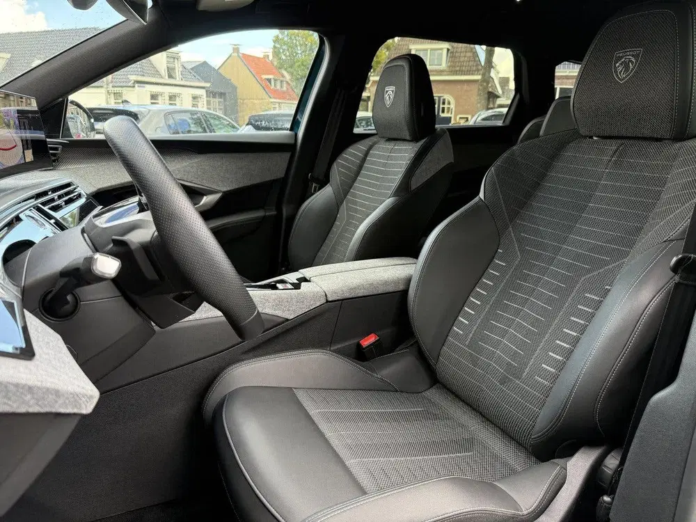 Peugeot 5008 1.2 Hybrid 145 GT 7p uit 2025, foto 4