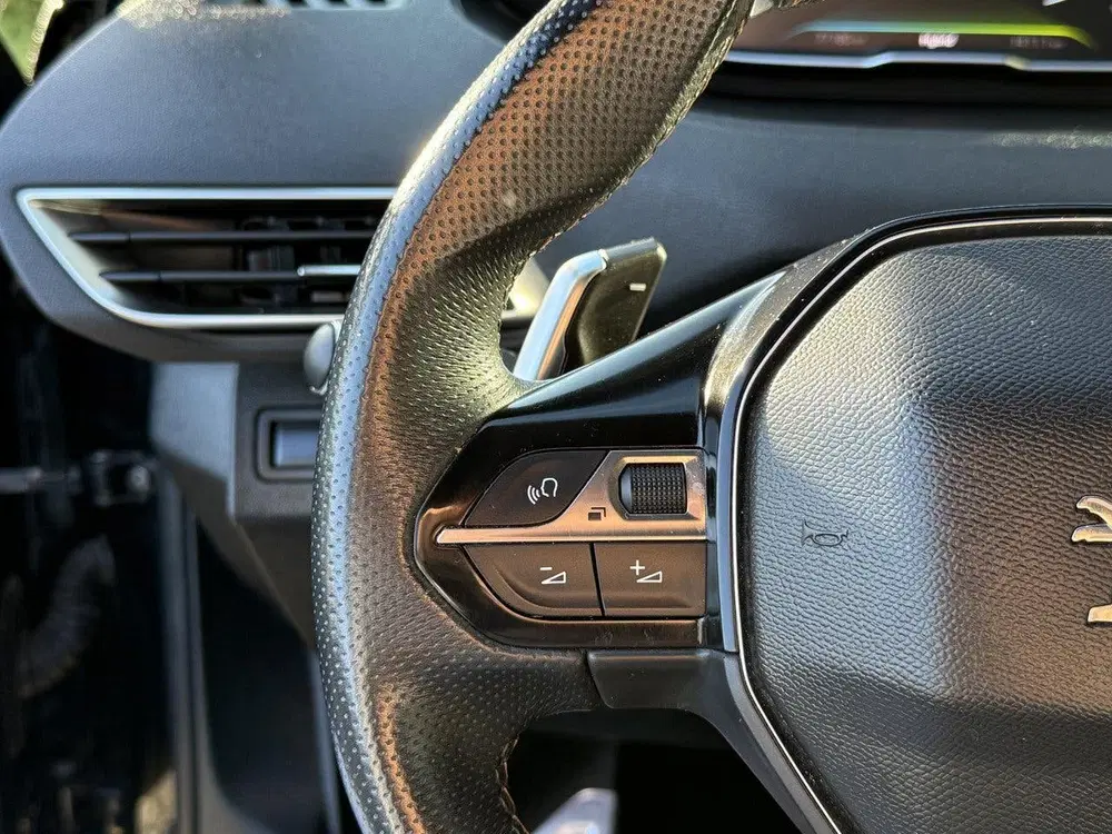 Peugeot 3008 1.6 HYbrid4 300 GT uit 2022, foto 10