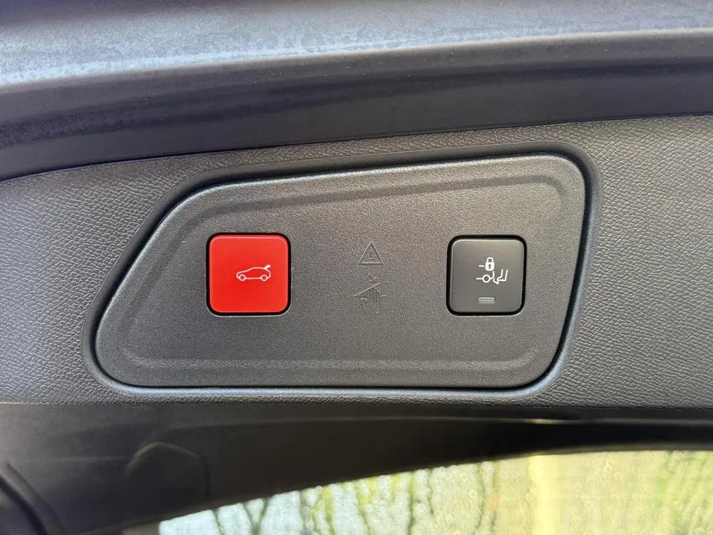Peugeot 3008 1.6 HYbrid4 300 GT uit 2022, foto 6