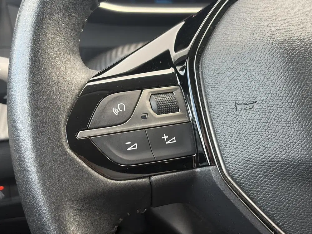 Peugeot 208 1.2 PureTech Allure Pack uit 2022, foto 15