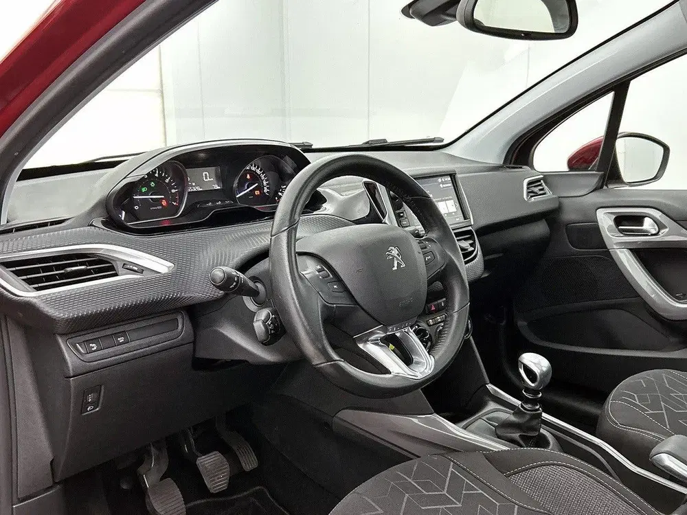 Peugeot 2008 1.2 130pk Blue Lion uit 2019, foto 10