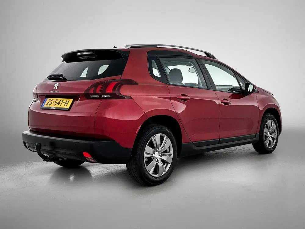 Peugeot 2008 1.2 130pk Blue Lion uit 2019, foto 5