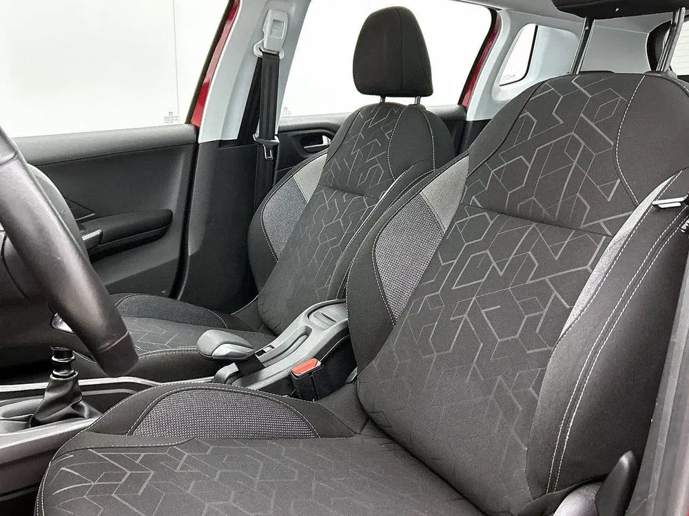 Peugeot 2008 1.2 130pk Blue Lion uit 2019, foto 9