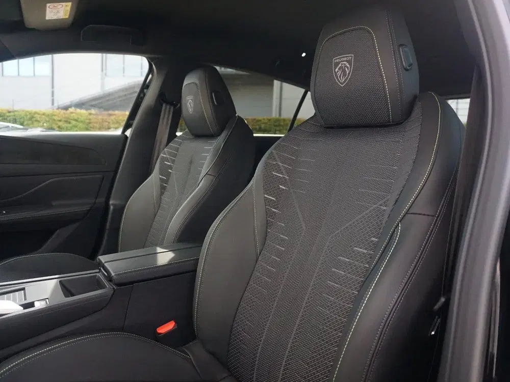 Peugeot 308 1.2 Hybrid 145 e-DCS6 GT uit 2025, foto 10