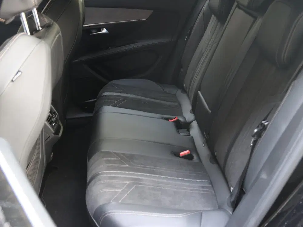 Peugeot 3008 SUV GT 130pk uit 2021, foto 12