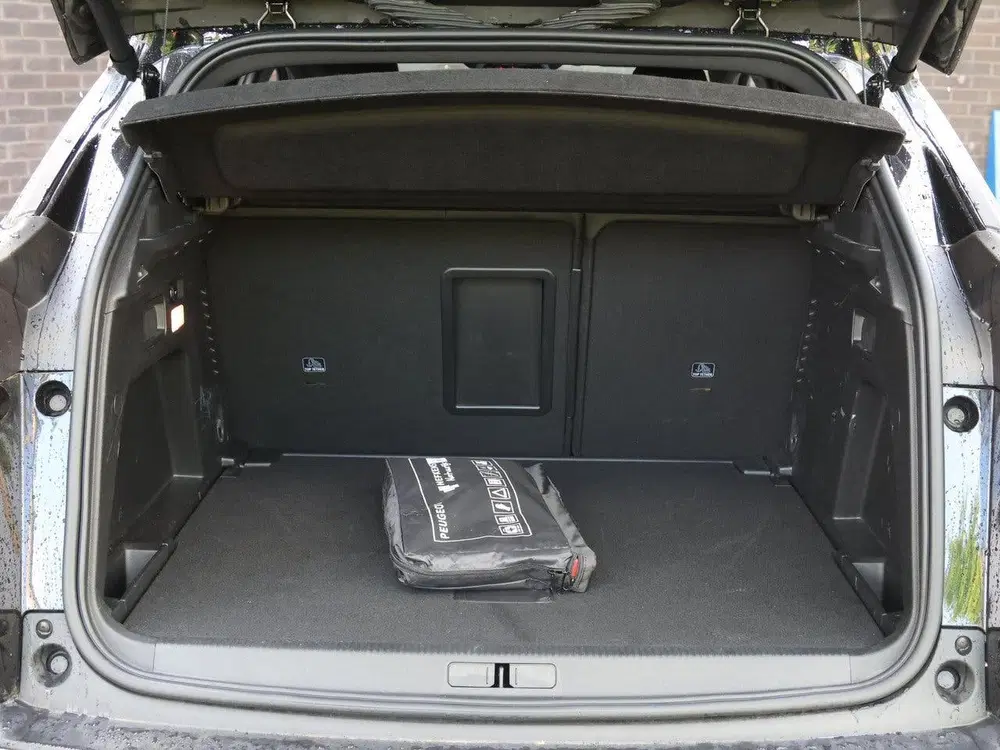 Peugeot 3008 SUV GT 130pk uit 2021, foto 13