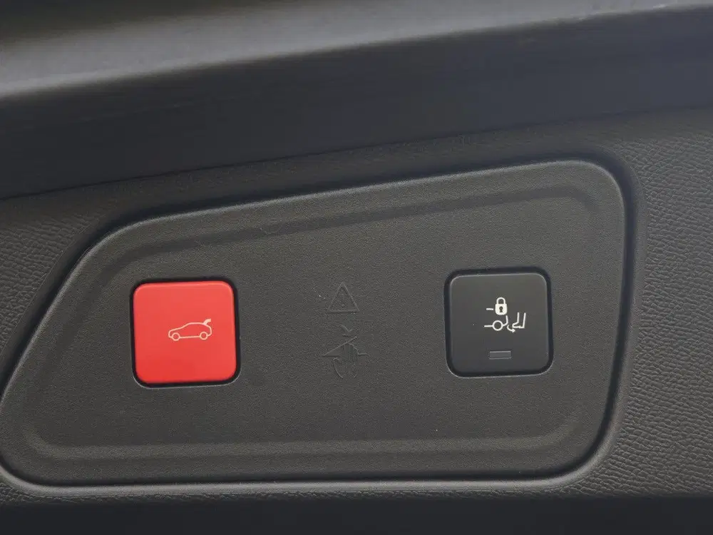 Peugeot 3008 SUV GT 130pk uit 2021, foto 14