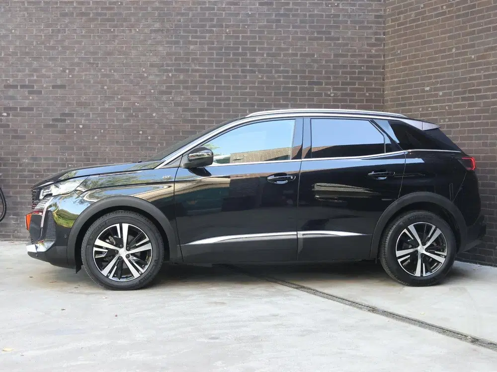 Peugeot 3008 SUV GT 130pk uit 2021, foto 2