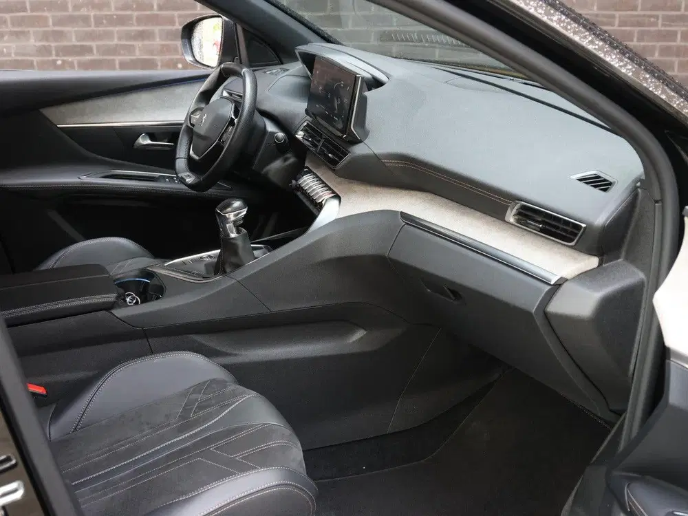 Peugeot 3008 SUV GT 130pk uit 2021, foto 5