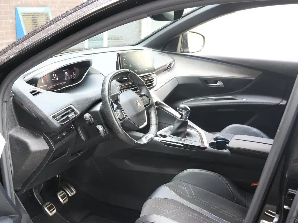 Peugeot 3008 SUV GT 130pk uit 2021, foto 7