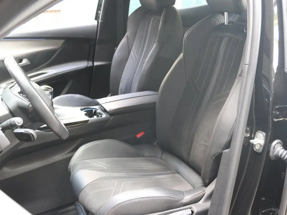 Peugeot 3008 SUV GT 130pk uit 2021, foto 8
