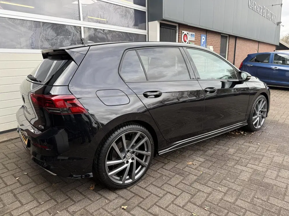 Volkswagen Golf 1.5 eTSI R-Line ACC uit 2021, foto 2