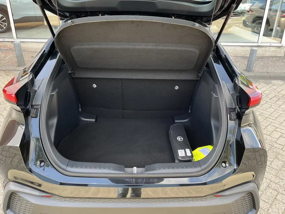 Toyota C-HR 1.8 Hybrid 140 Active uit 2025, foto 2