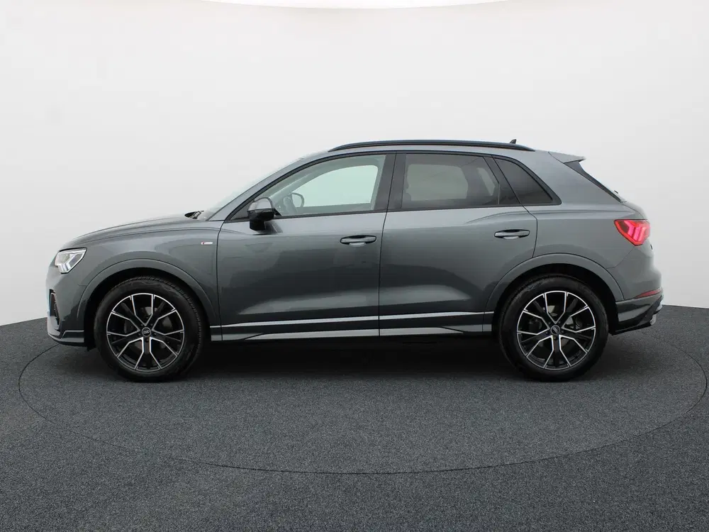 Audi Q3 35 TFSI S edition uit 2022, foto 3