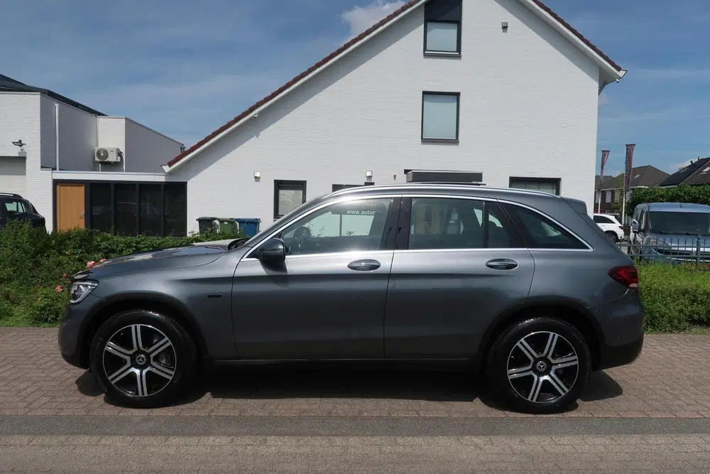Mercedes-Benz GLC Mercedes GLC-klasse 300e 4MATIC PANORAMADA uit 2020, foto 2