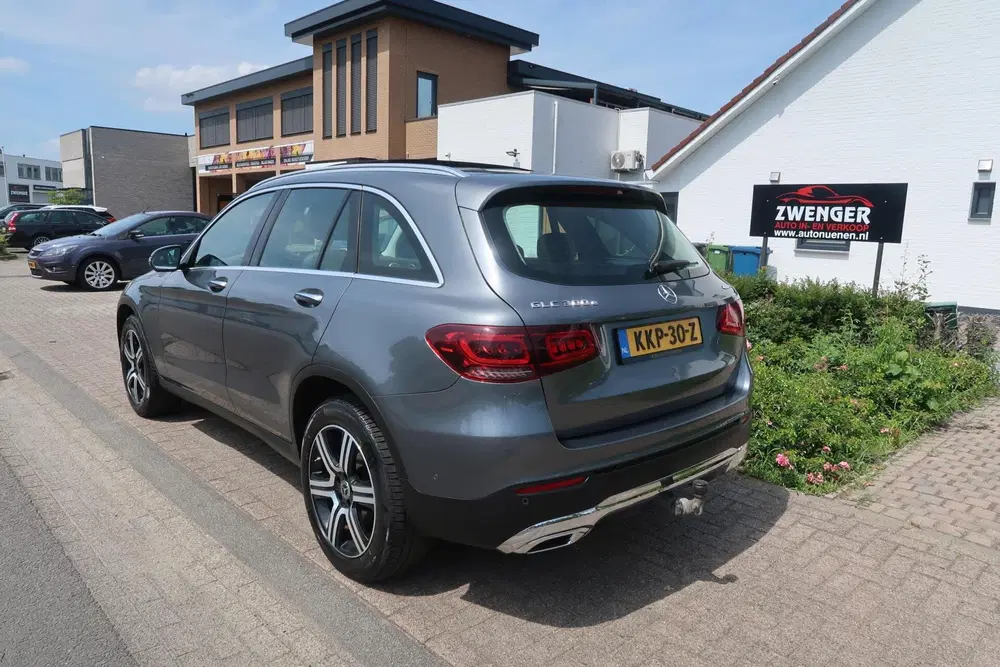 Mercedes-Benz GLC Mercedes GLC-klasse 300e 4MATIC PANORAMADA uit 2020, foto 3