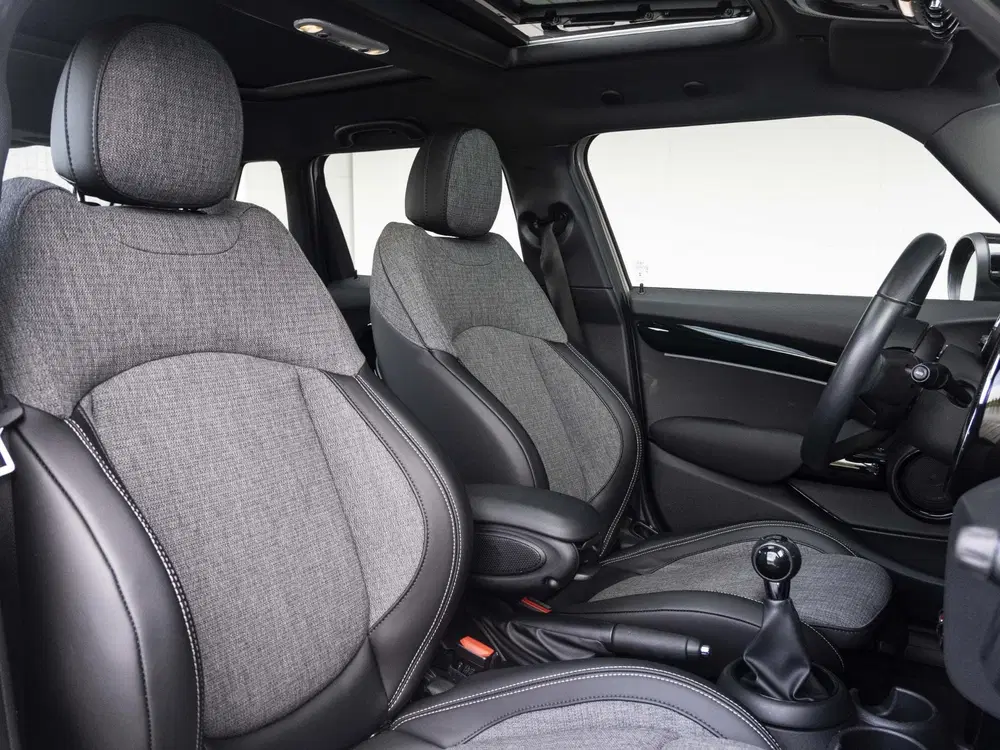 Mini One One Business Edition uit 2021, foto 4