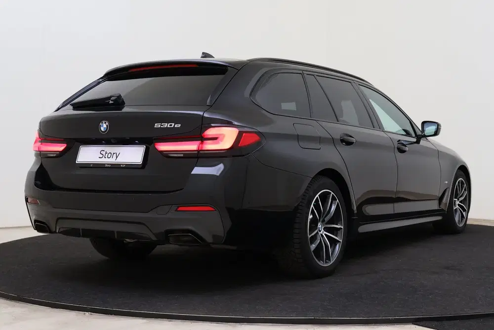 BMW 5-serie 530e M Sport Automaat uit 2021, foto 2