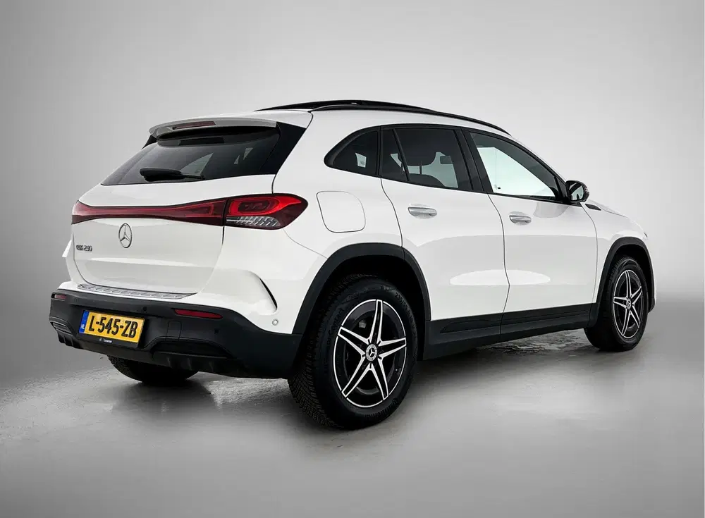 Mercedes-Benz EQA 250 Business Solution AMG 67 kWh AMG Line uit 2021, foto 2