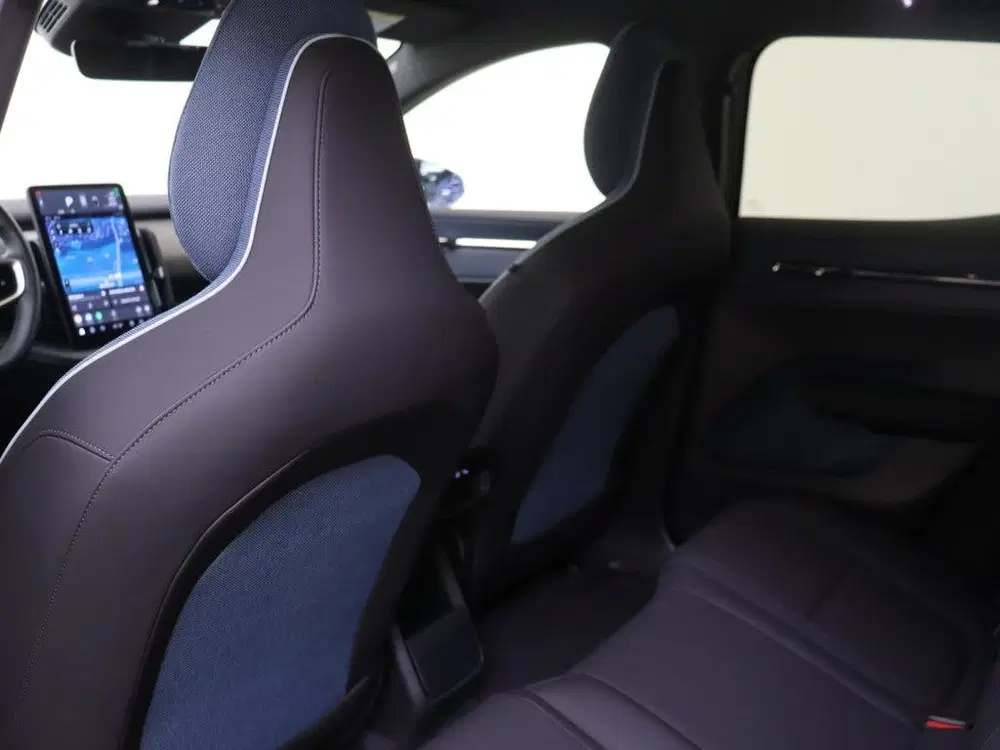 Volvo EX30 Single motor Extended Plus 69 kWh uit 2024, foto 10