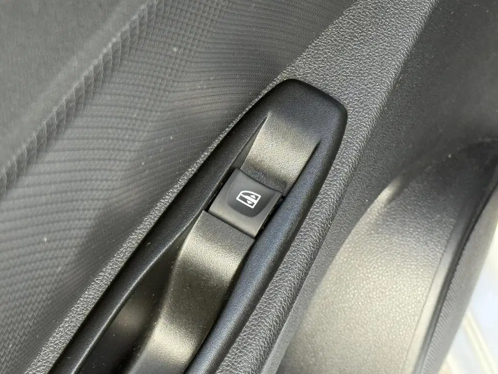 Renault Clio 0.9 TCe Limited uit 2020, foto 6